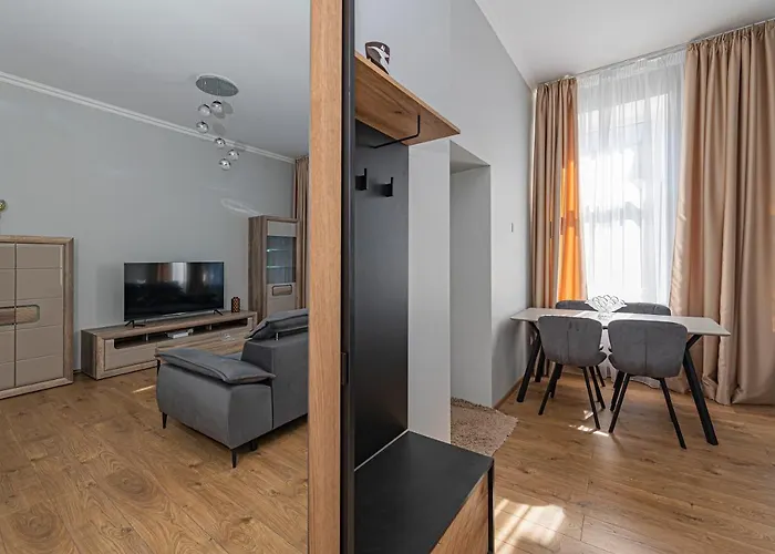 Prestigious City Center Apartment With Free Parking By Polo Apartments