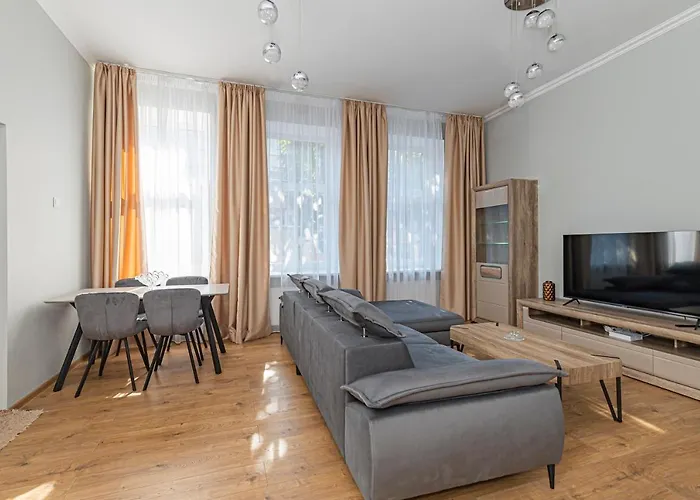 Prestigious City Center Apartment With Free Parking By Polo Apartments